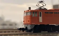 KATO3023-2 EF64 1010 JR貨物試験塗装 EF64 1010号機 JR貨物試験塗装が入線です。KATO 3023-2