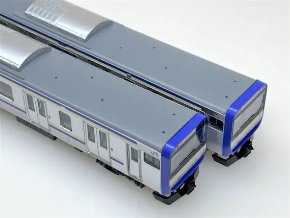 E235系1000番台「横須賀・総武快速線」付属編成が入線です。 TOMIX