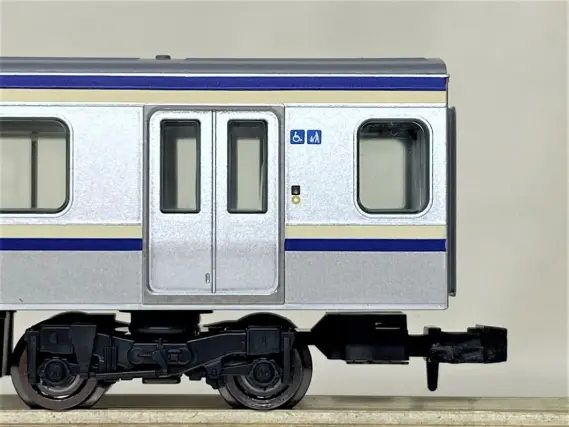E235系1000番台「横須賀・総武快速線」付属編成が入線です。 TOMIX