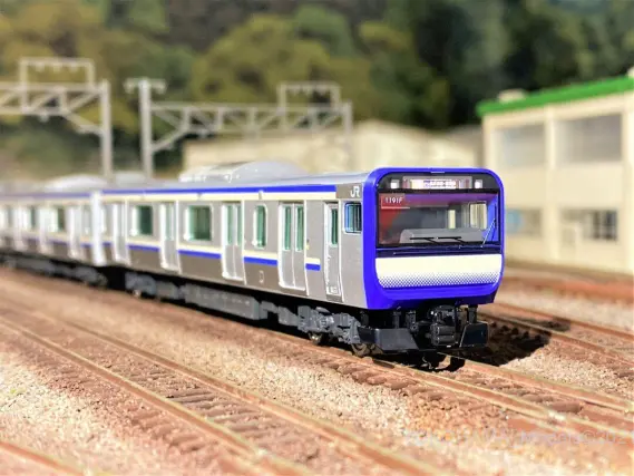 E235系1000番台「横須賀・総武快速線」が入線です。 TOMIX 98402 98404