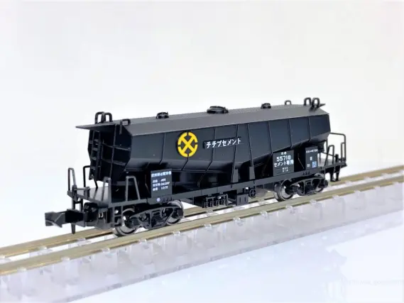 ホキ5700 秩父セメント 8両セットが入線です。KATO 10-1460 ｜ 製品