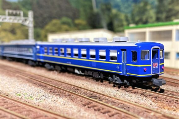 スハフ12 701 「いこい」タイプが入線です。KATO 5304 急行形 KATO京都
