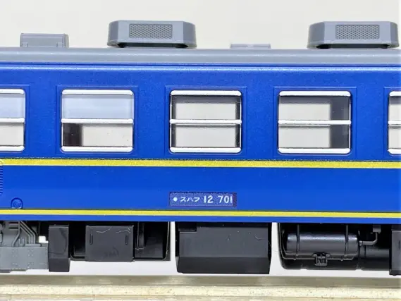 スハフ12 701 「いこい」タイプが入線です。KATO 5304 急行形 KATO京都