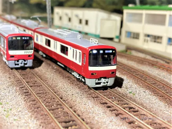 京急600形・赤・シングルアームパンタ 608編成が入線しました