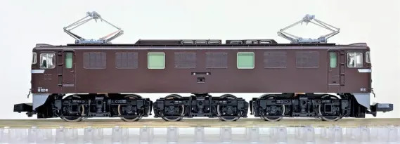 EF60 0番台 2次形 茶が入線です。 TOMIX 7146 ｜ 製品情報｜製品検索