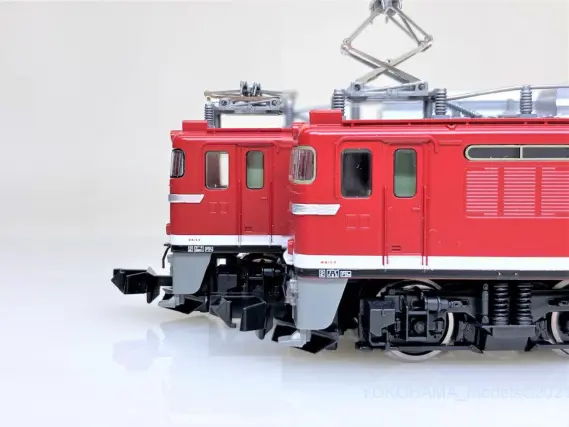 EF81 95号機 レインボー塗装・Hゴムグレー 入線です。 TOMIX 7153