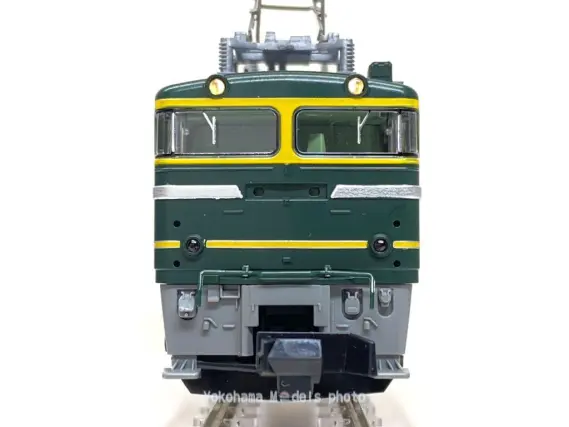 EF81（トワイライトエクスプレス色）が入線。EF81 44号機 TOMIX 98947