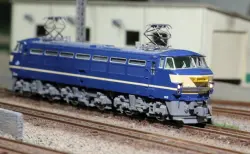 EF64 1010号機 JR貨物試験塗装が入線です。KATO 3023-2