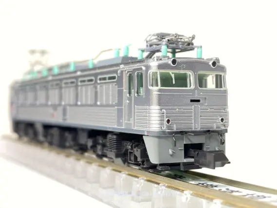 EF81 300番台（ステンレス）が入線です。KATO 3067-1 ｜ 製品情報