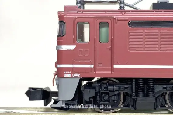 EF81（初期型・JR貨物更新車）が入線です。TOMIX 7131 ｜ 製品情報