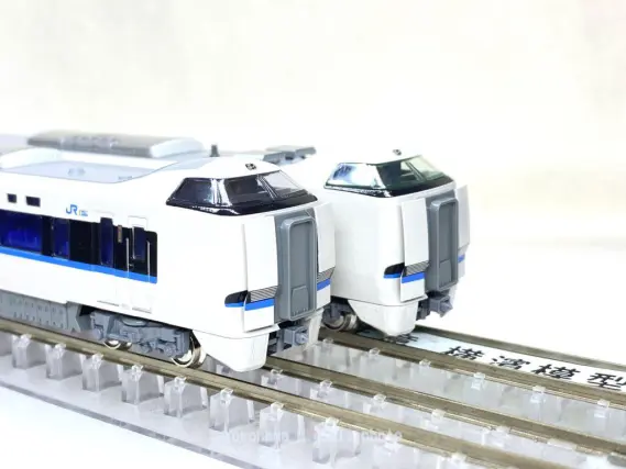 683系2000番台「サンダーバード」リニューアル車 R10編成が入線です