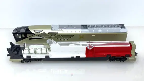 E001形「TRAIN SUITE 四季島」が入線しました。TOMIX 98307 98308