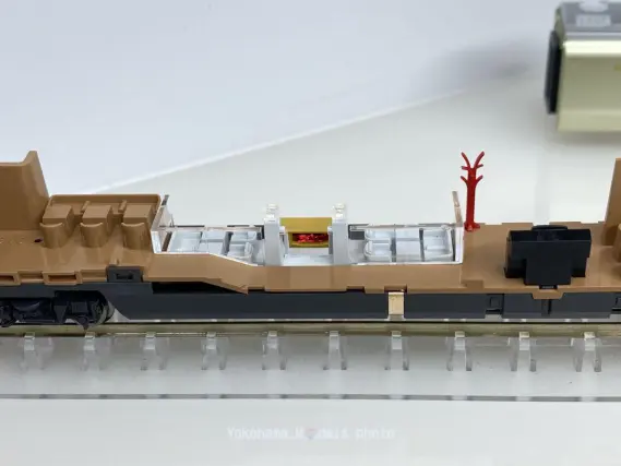 E001形「TRAIN SUITE 四季島」が入線しました。TOMIX 98307 98308