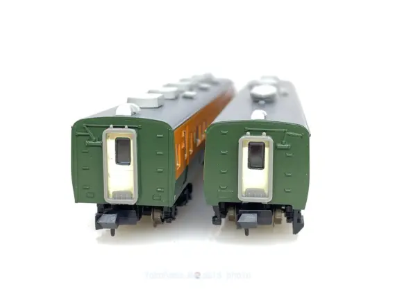 サロ110-300番代 湘南色が入線です。 MICROACE A7779 2両セット