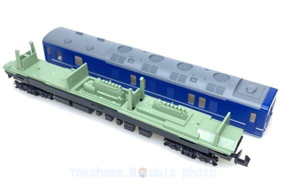 カニ24 100番台（銀帯）が入線です。TOMIX 9538 24系寝台客車 ｜ 製品
