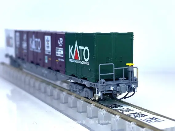 コキ106+コキ107 (JRFマークなし) コンテナ無積載を弄る。その1 KATO