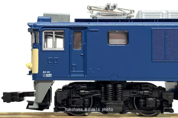 EF64 1000番台 一般色 JR貨物クーラー搭載車（電暖表示灯撤去）が入線