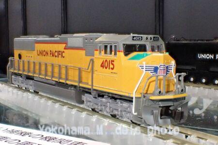 KATO EMD SD70M フラットラジエーターUP ＃4015 エクスカージョン　品番：176-4015　鉄道模型