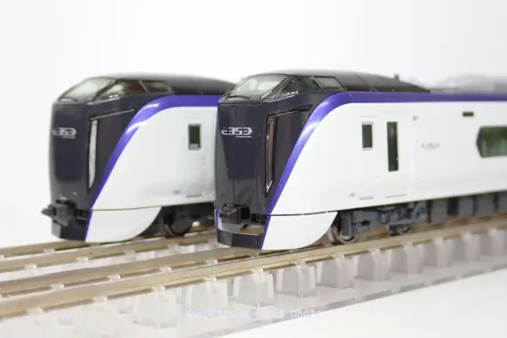 E353系「あずさ・かいじ」が入線です。KATO 10-1834 10-1835 10-1836