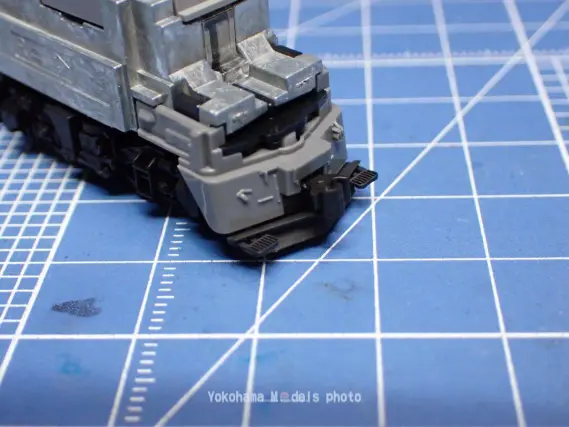 EF66 27号機を弄る。その1 3Dパーツのクーラーとスノープロウ取付