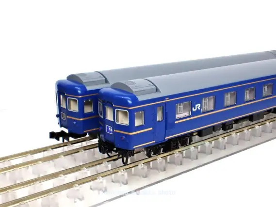TOMIX98835・98836JR24系25形寝台客車(北海道仕様)フルセット 24系25形「北斗星・JR北海道仕様」が入線しました。 TOMIX 98835 98836