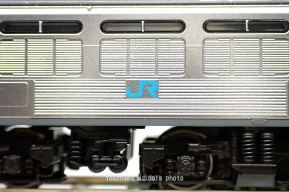 EF81 300 JR貨物更新車（銀）が入線です。KATO 3067-3 スロットレス