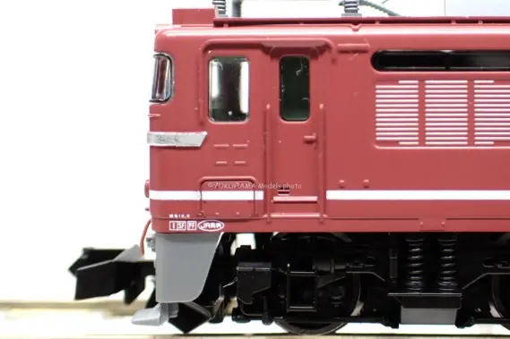 EF81 600番代（JR貨物更新色）が入線です。TOMIX 7180 ｜ 製品情報
