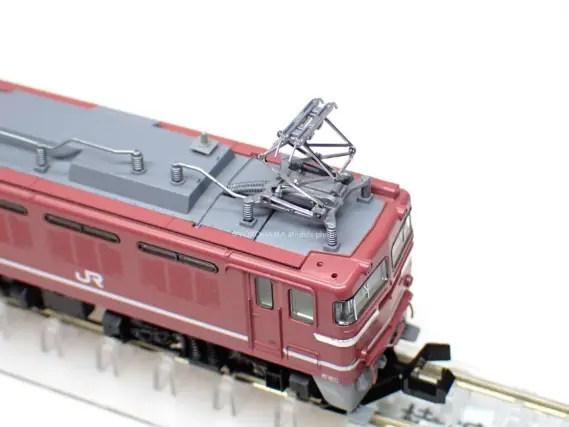EF81 600番代（JR貨物更新色）が入線です。TOMIX 7180 ｜ 製品情報