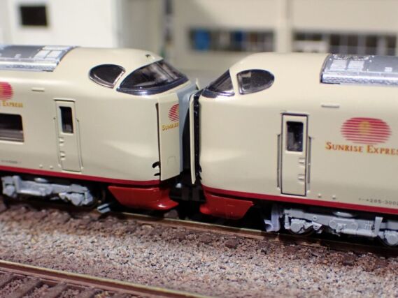 KATO 28-268 285系サンライズエクスプレス 前面扉開パーツ ホビーセンターカトー鉄道模型