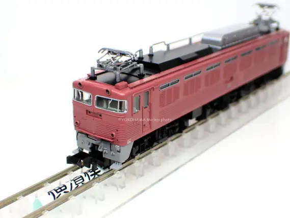 EF81 300番台（1次形・ローズピンク）田端機関区が入線です。TOMIX