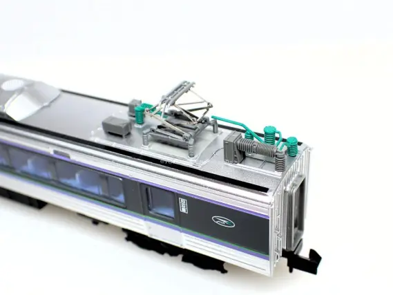 785系「スーパーホワイトアロー」登場時が入線しました。MICROACE