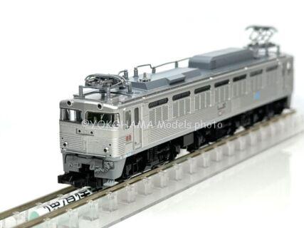 EF81 300番台 2次形(ステンレス)が入線です。TOMIX 7178