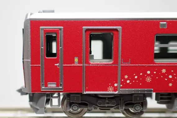 JR北海道H100形(H100-82 H100-83) 釧網線・花咲線ラッピング車が入線
