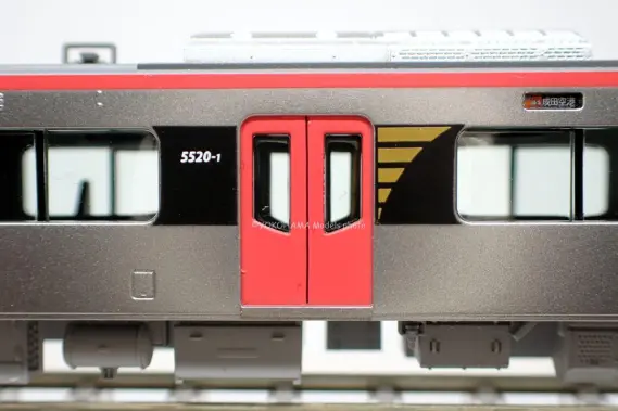 都営浅草線5500形 5520編成 が入線しました。「アクセス特急 成田空港