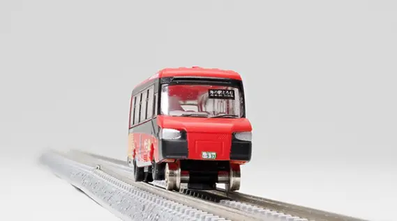 No.33鉄道Nゲージジオラマ電車、バス、車付き 鉄道模型 ジオラマ 展示台 Nゲージ用 架線柱ヤード灯付 電車区