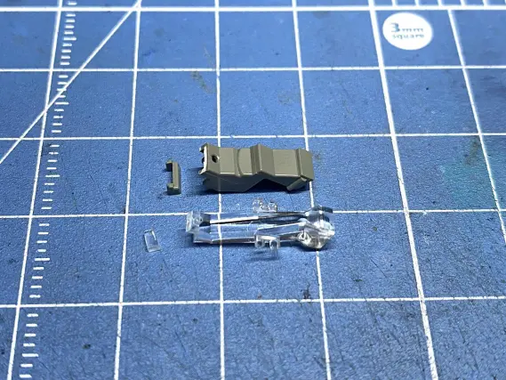クハ381-12 しなの」をAssyパーツで組む。KATO 4850-5（10-2037