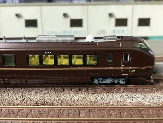 今年も話題の JR東日本E655系 和 ライト室内灯点灯動力車動作
