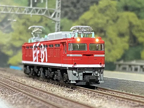 EF81 95レインボー塗装機 が入線しました。 KATO 3066-F
