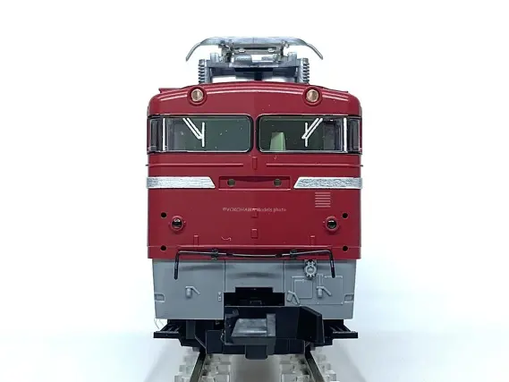 tomix ED76 貨物更新 ED76 1000番代 後期形（サッシ窓）JR貨物更新車が入線です