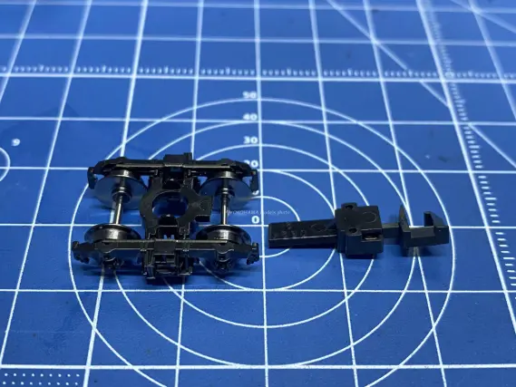 12系客車（ばんえつ物語・オコジョ展望車）を弄る。その1 蓄電式室内