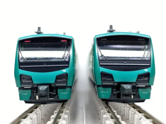 HB-E300系「リゾートしらかみ」橅編成（リニューアル版）の入線です