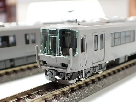 JR 223 2000系近郊電車（1次車・転落防止幌付・8両編成）セット 品番