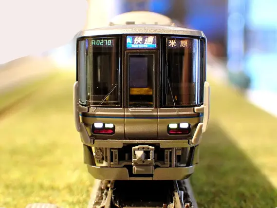 JR 223 2000系近郊電車（1次車・転落防止幌付・8両編成）セット 品番