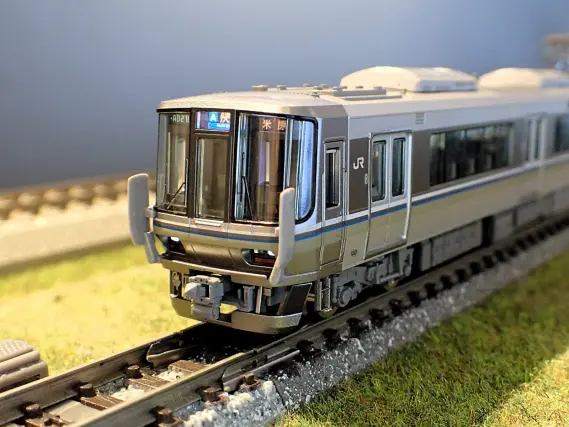 JR 223 2000系近郊電車（1次車・転落防止幌付・8両編成）セット 品番