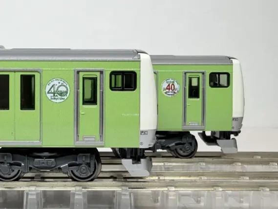 E233系7000番台 埼京線開業40周年記念ラッピング 先頭車2両セッ ト