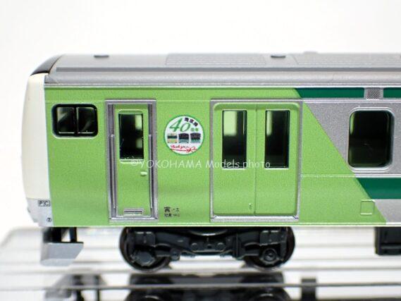 E233系7000番台 埼京線開業40周年記念ラッピング 先頭車（ハエ117編成