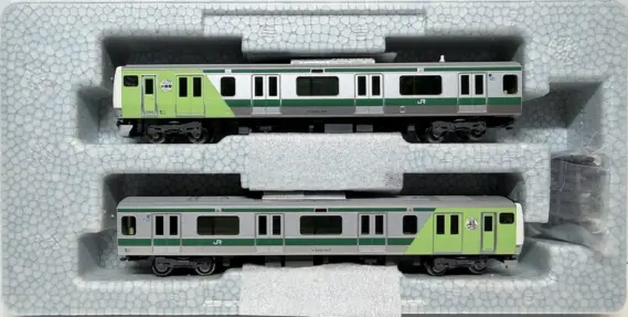 E233系7000番台 埼京線開業40周年記念ラッピング 先頭車（ハエ117編成