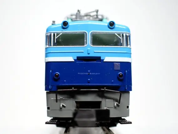 ED76 0 後期形 JR貨物試験塗装 が入線です。 KATO 3013-5 スロットレス