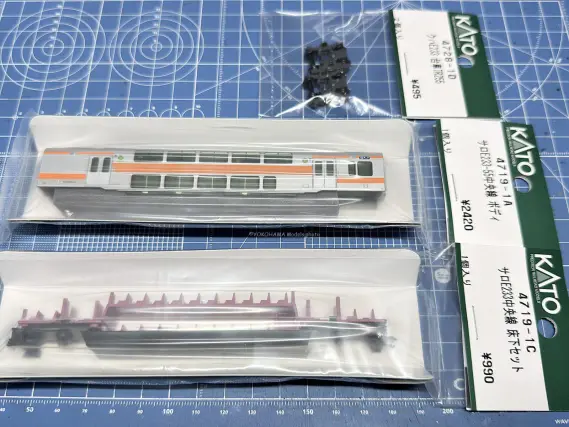 クハ381-12 しなの」をAssyパーツで組む。KATO 4850-5（10-2037