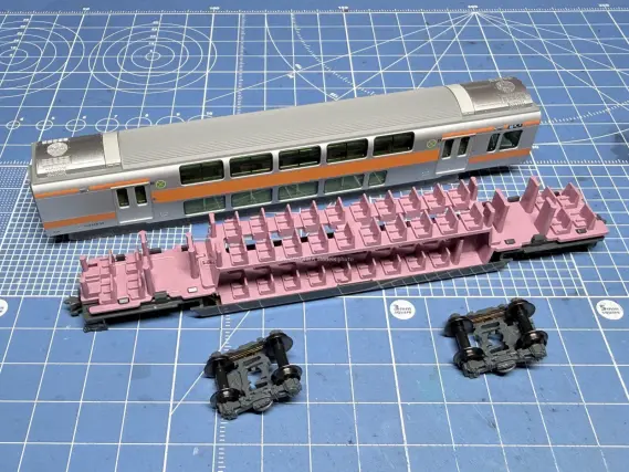 クハ381-12 しなの」をAssyパーツで組む。KATO 4850-5（10-2037